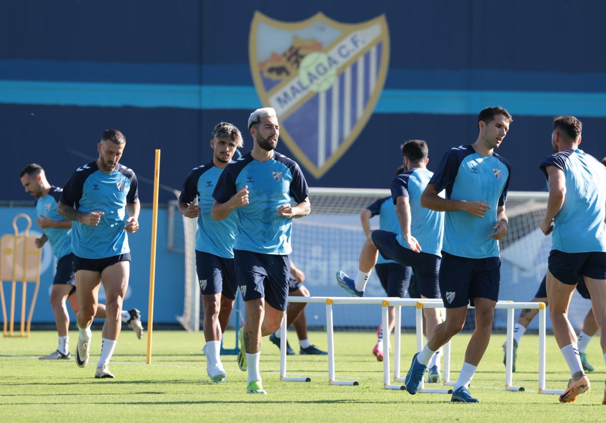 Imagen de un entrenamiento del Málaga esta semana en el Anexo de La Rosaleda.