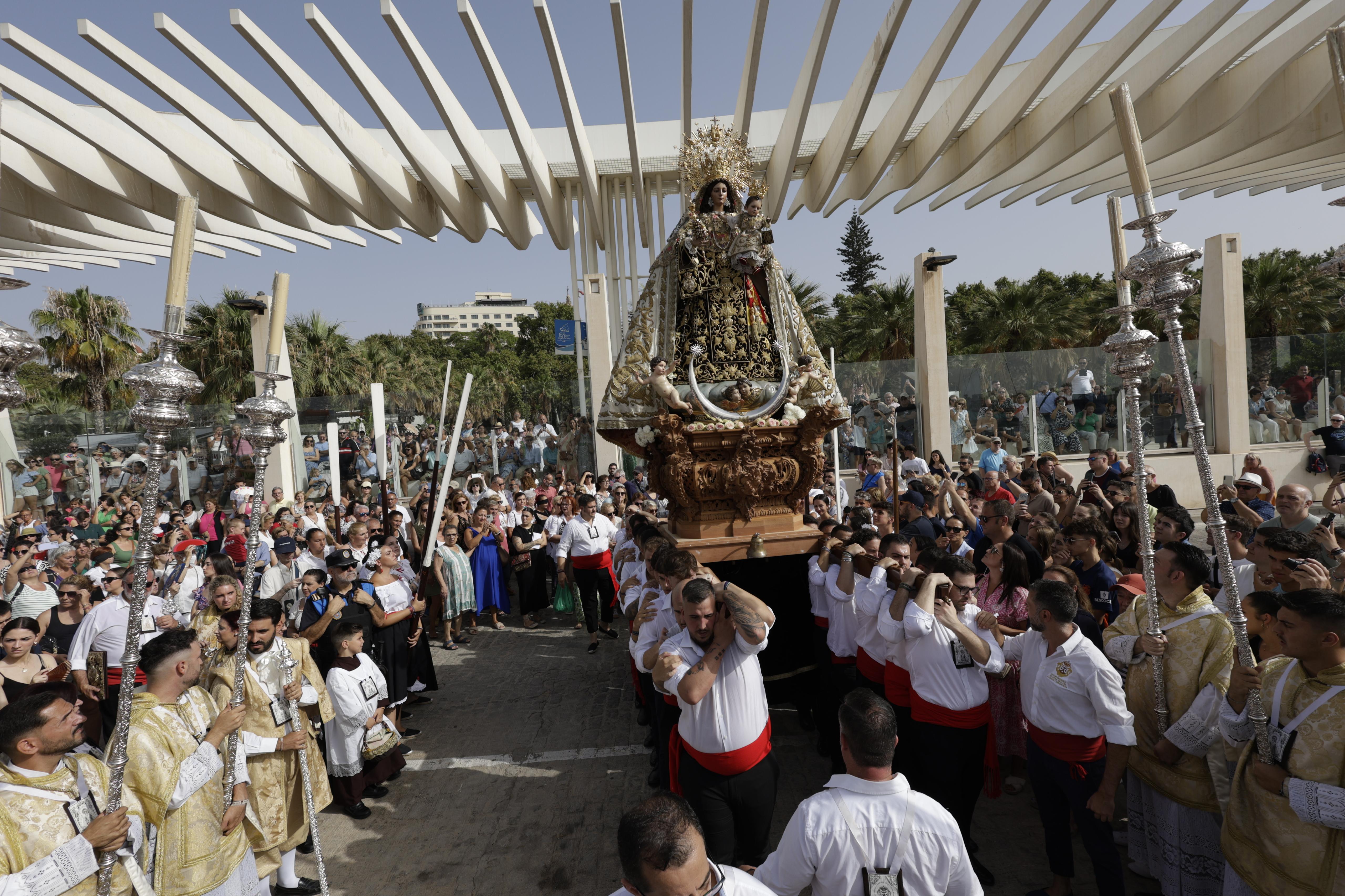 La Virgen del Carmen recorre las calles de Málaga