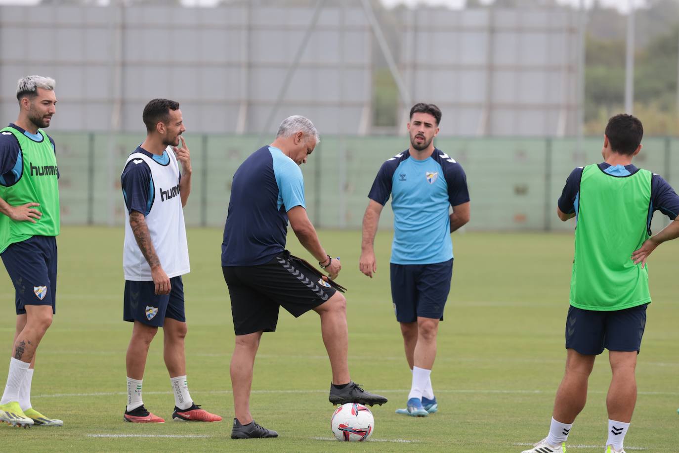 Simbólico entrenamiento del Málaga en La Academia