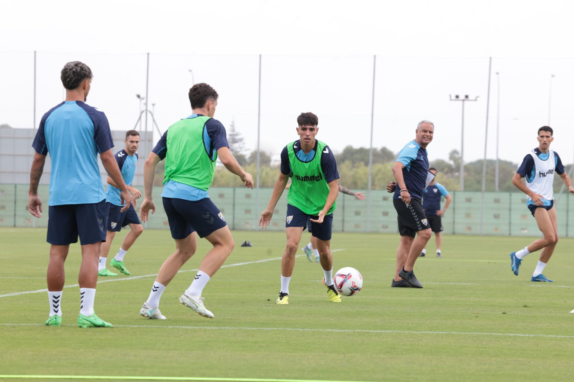 Simbólico entrenamiento del Málaga en La Academia