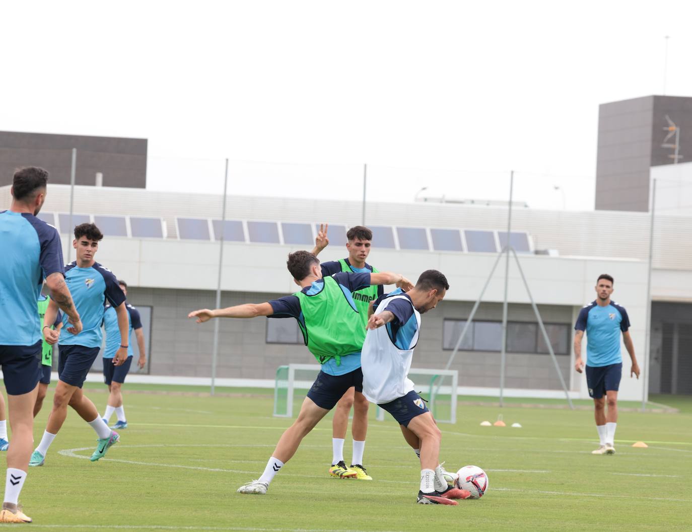 Simbólico entrenamiento del Málaga en La Academia