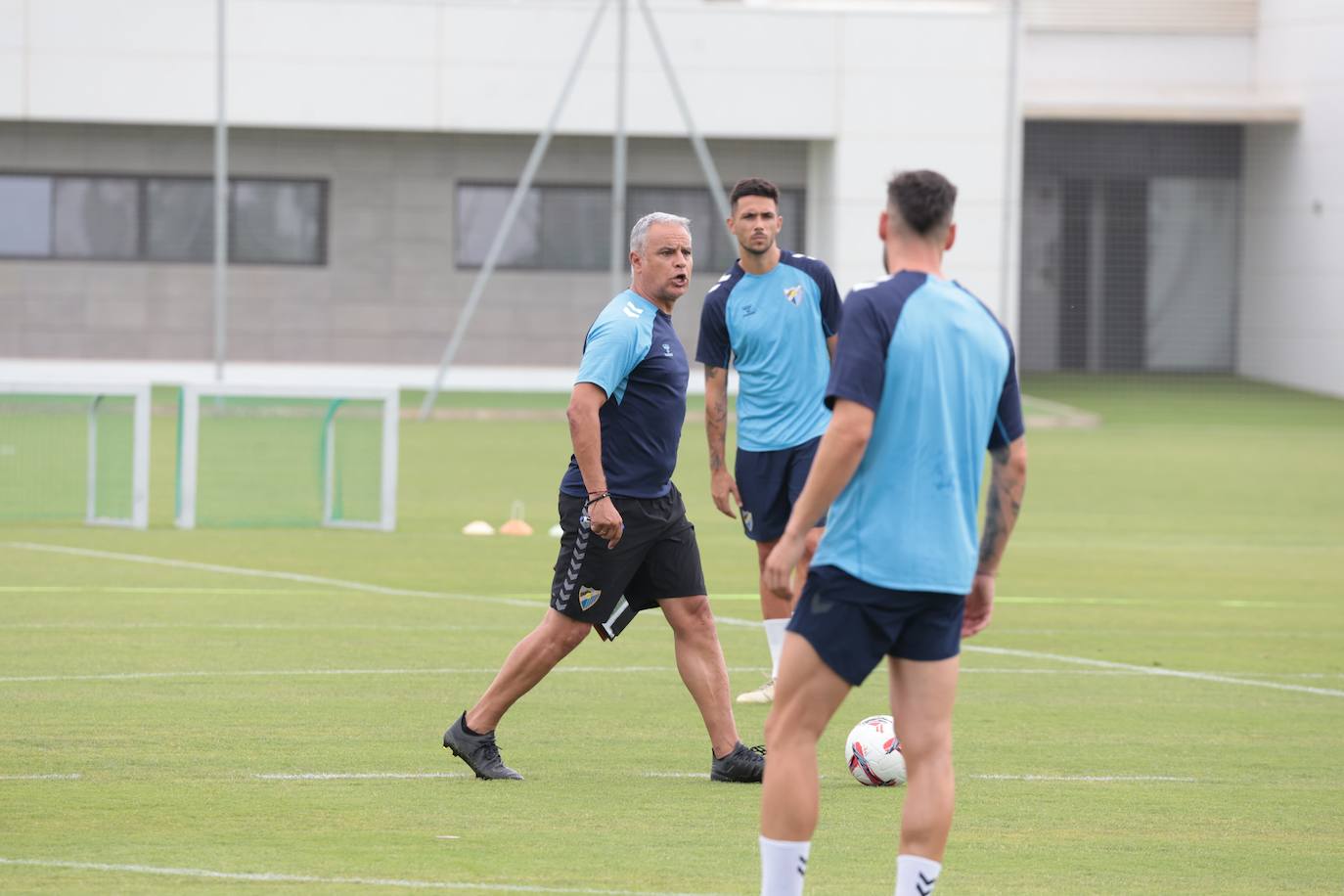 Simbólico entrenamiento del Málaga en La Academia