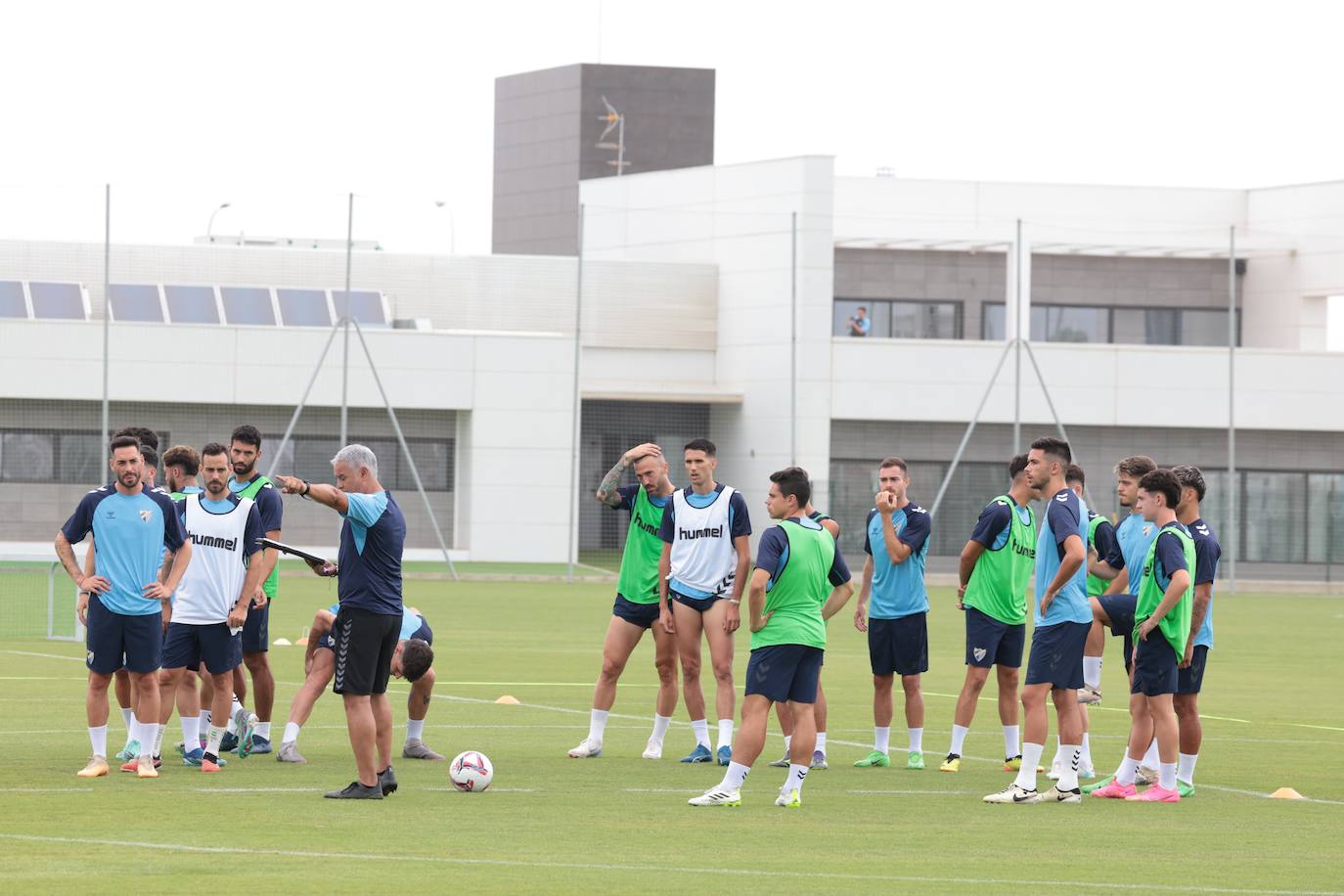 Simbólico entrenamiento del Málaga en La Academia