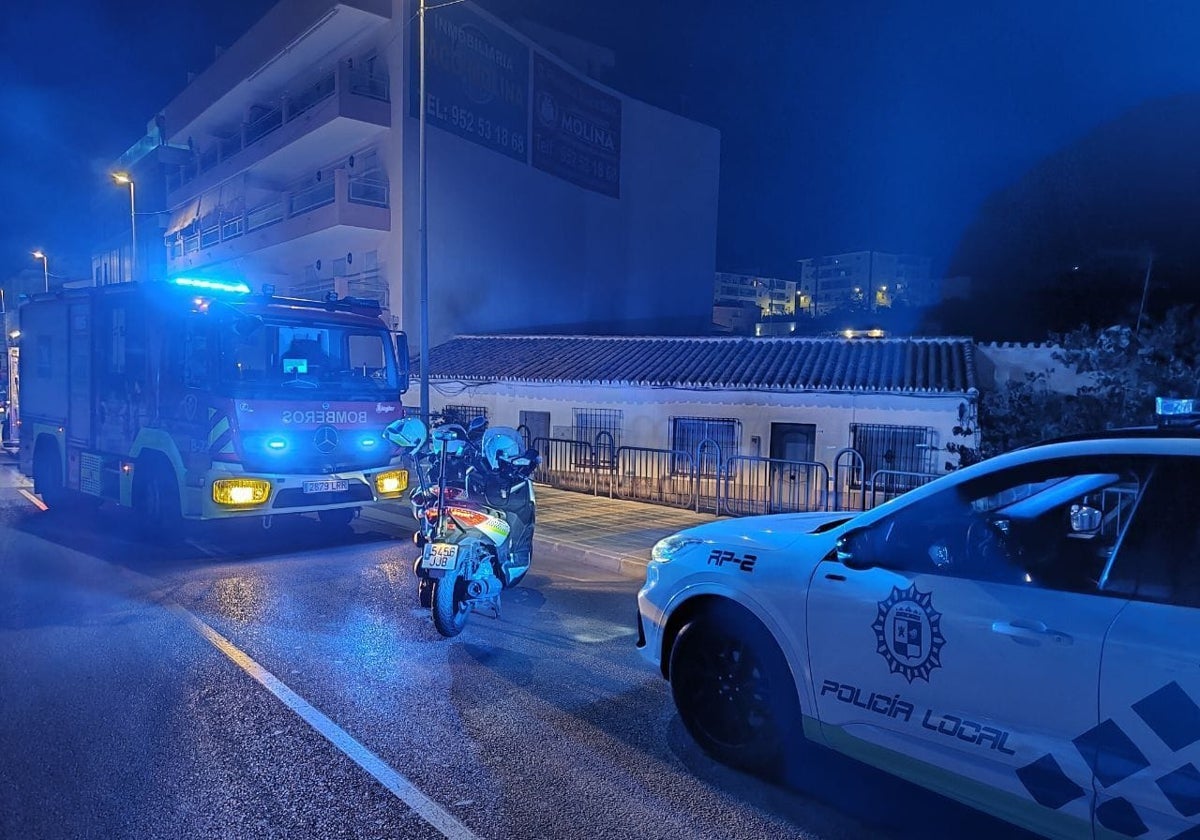 Imagen de los efectivos policiales y de Bomberos, esta pasada madrugada en El Morche.