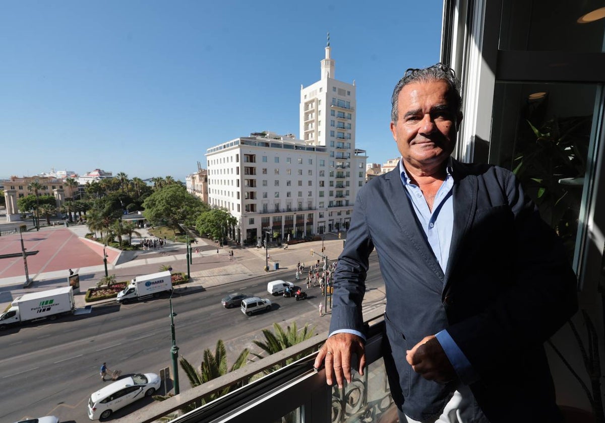 José Luis Aguilar, en su despacho de la plaza de la Marina.