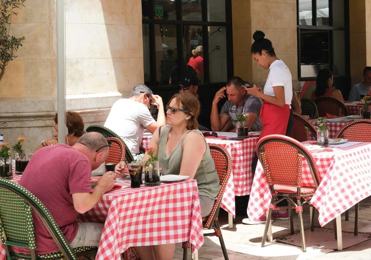 Málaga ocupa a uno de cada tres extranjeros que trabajan en Andalucía