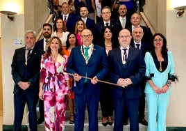 El equipo de gobierno bipartito, de PP y GIPMTM, en junio de 2023, tras tomas posesión.