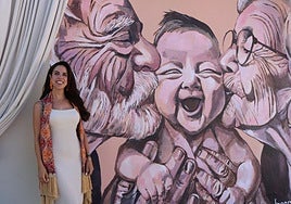 El mural y su autora.