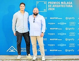 Juan Carlos Arias y Rafael González en la recogida delPremio Málaga.