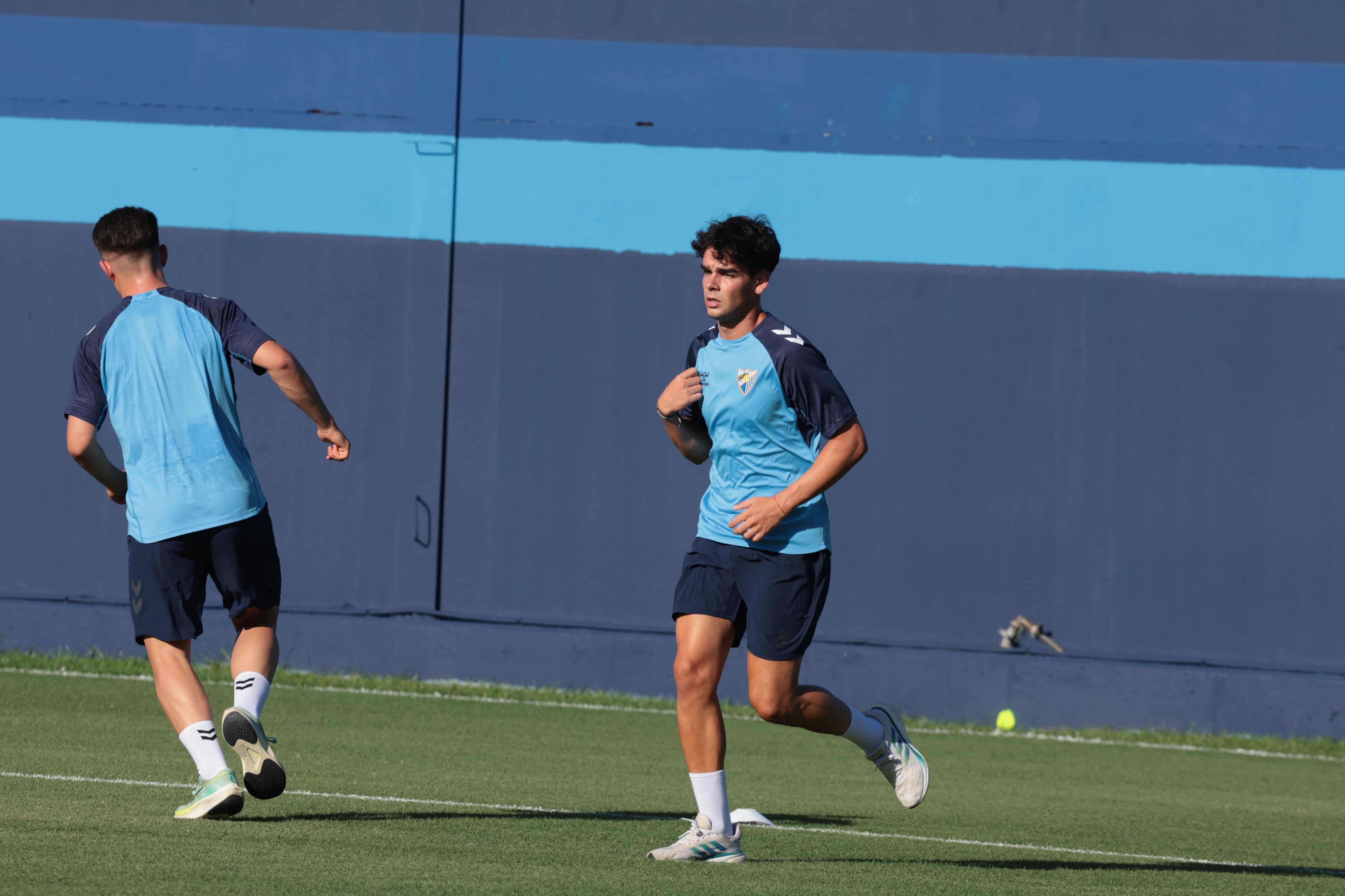 Andrés Caro, durante uno de los primeros entrenamientos de la pretemporada en el Anexo de La Rosaleda.