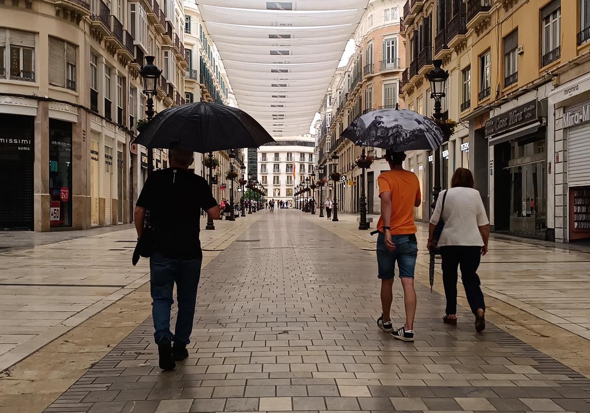 Paraguas y charcos un inusual 29 de julio en Málaga