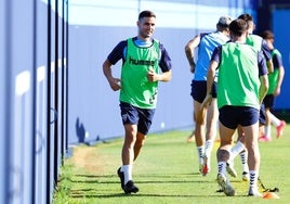 Luismi Sánchez se entrena con sus nuevos compañeros.