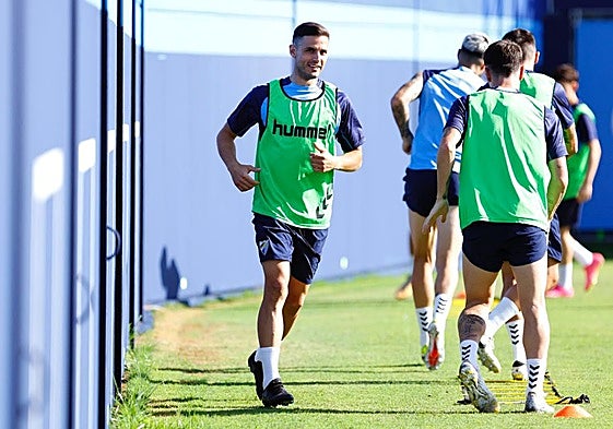 Luismi Sánchez se entrena con sus nuevos compañeros.