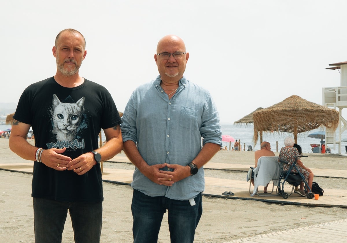 David Vilches y Jesús Carlos Pérez Atencia, este martes en la playa de Torre del Mar.