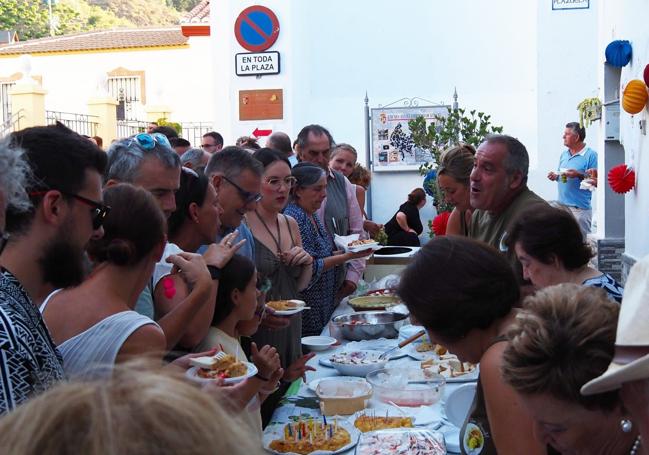 Ambiente en Iznate en el Día de la Uva Moscatel.