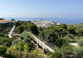 Vista panorámica de la pedanía nerjeña de Maro desde el recinto de la Cueva.