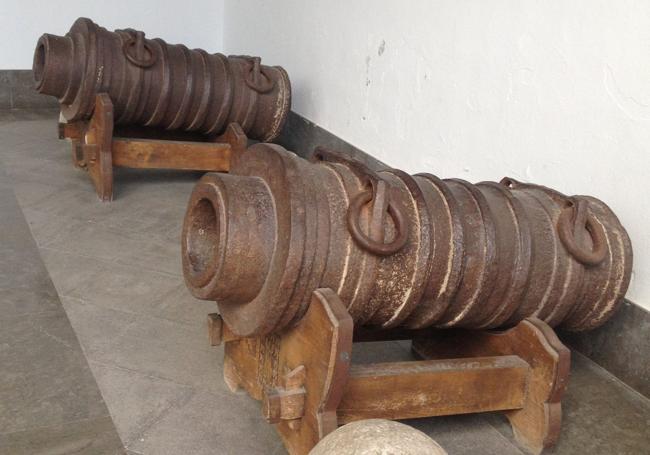 Artillería. Bombardas conservadas en el Museo Arqueológico de Baza.