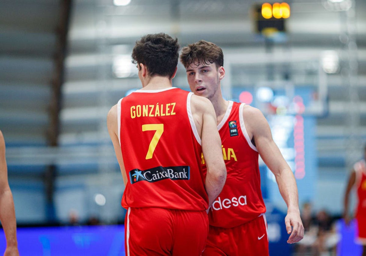 Hugo González y Mario Saint-Supéry, en el partido contra Turquía.