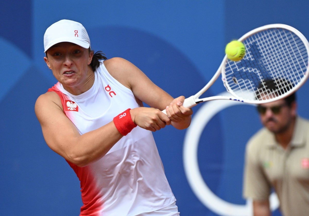 La número uno mundial, Iga Swiatek, uno de los atractivos de las Finales de la Billie Jean King Cup, con el equipo de Polonia.