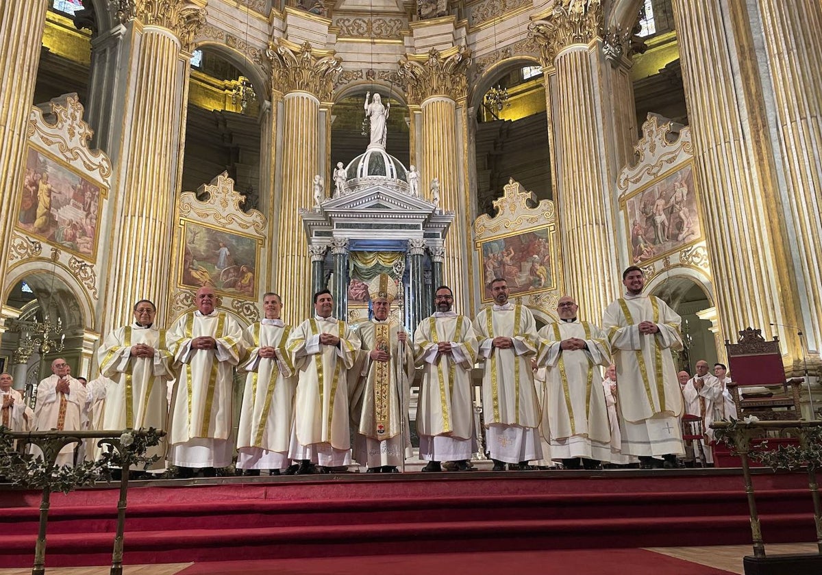 Jesús Catalá, en el centro, durante una ordenación de diáconos en la Catedral.