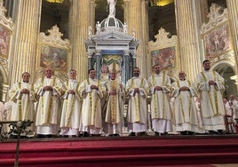 Jesús Catalá, en el centro, durante una ordenación de diáconos en la Catedral.