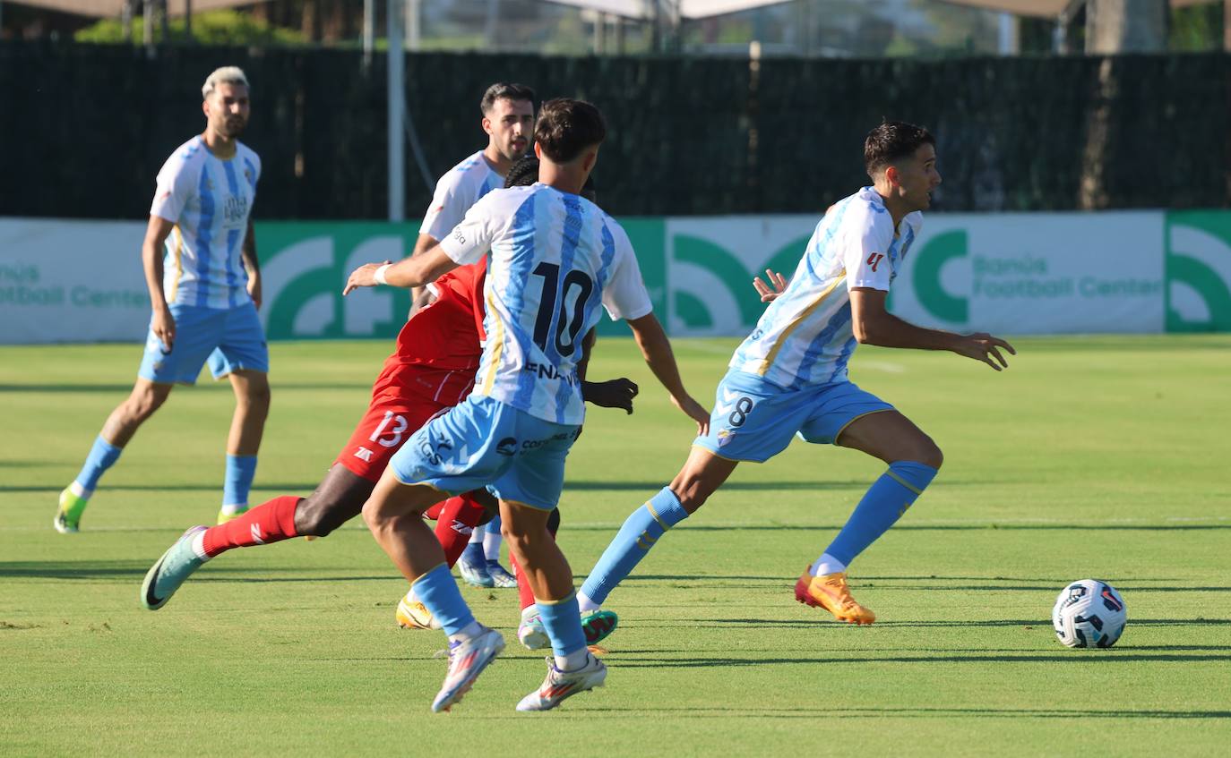 El amistoso entre el Málaga y el Al-Jazira en Marbella, en imágenes