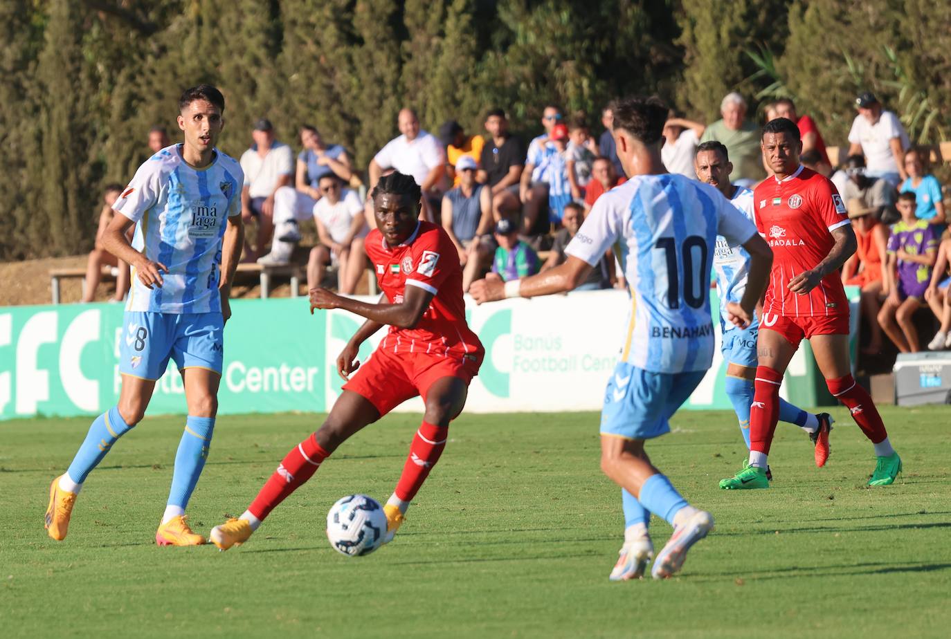 El amistoso entre el Málaga y el Al-Jazira en Marbella, en imágenes