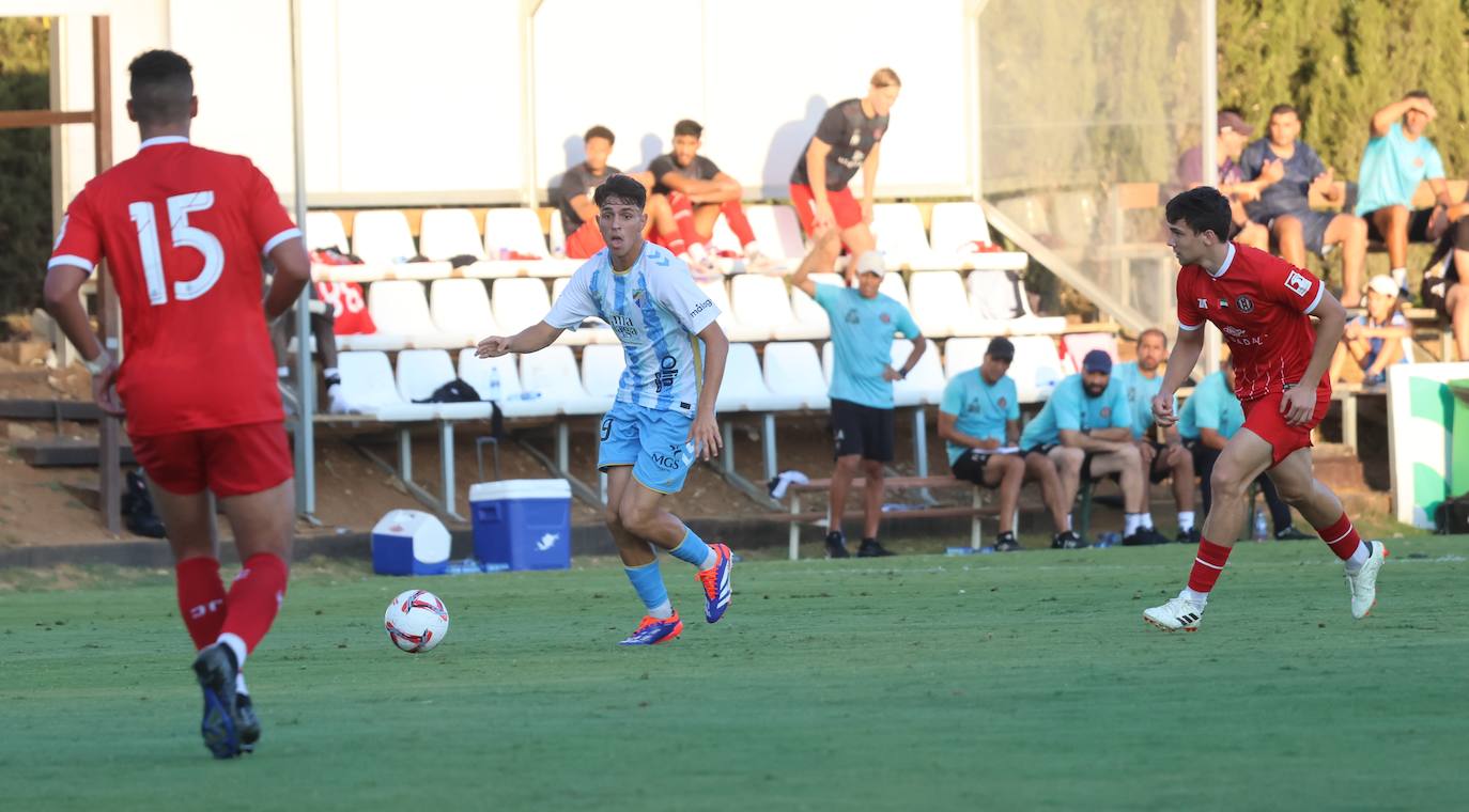 El amistoso entre el Málaga y el Al-Jazira en Marbella, en imágenes