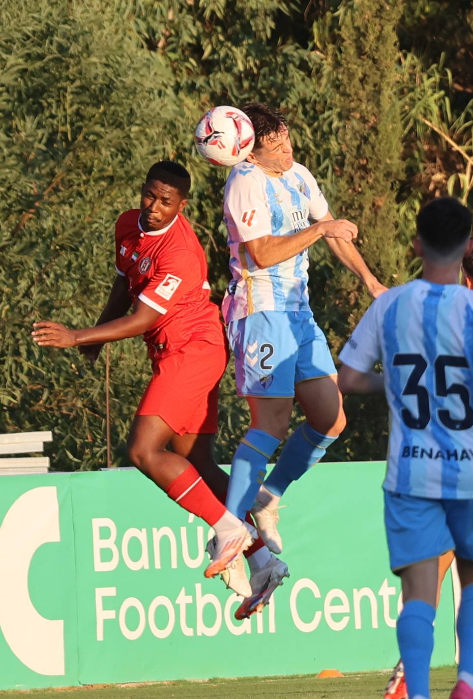 El amistoso entre el Málaga y el Al-Jazira en Marbella, en imágenes