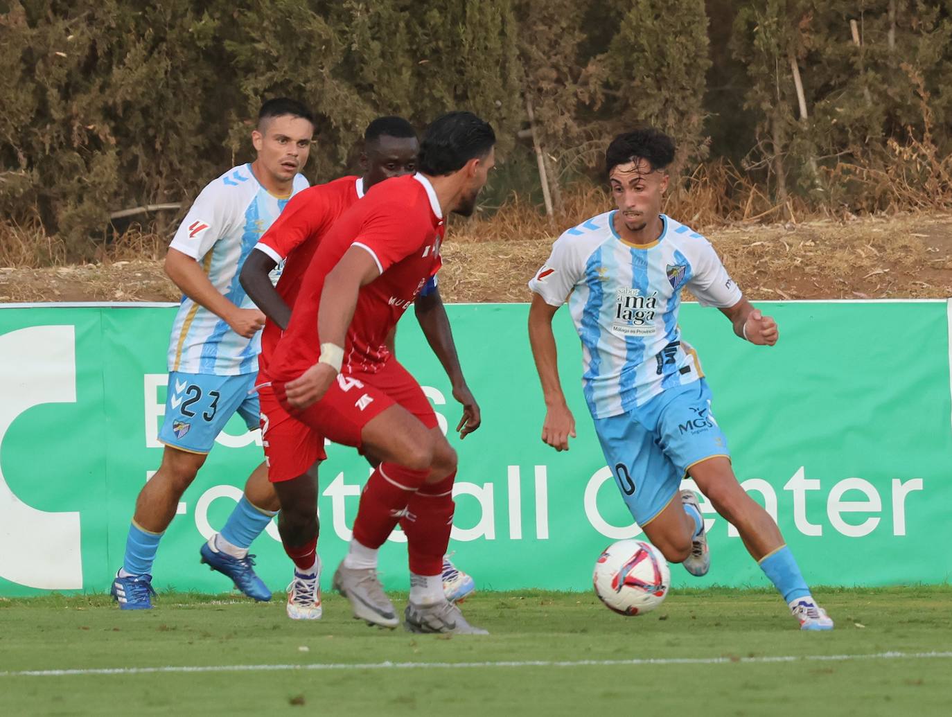 El amistoso entre el Málaga y el Al-Jazira en Marbella, en imágenes