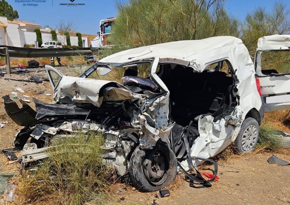 Imagen secundaria 1 - La muerte de una joven de 18 años eleva a cuatro las víctimas del brutal accidente en Casabermeja