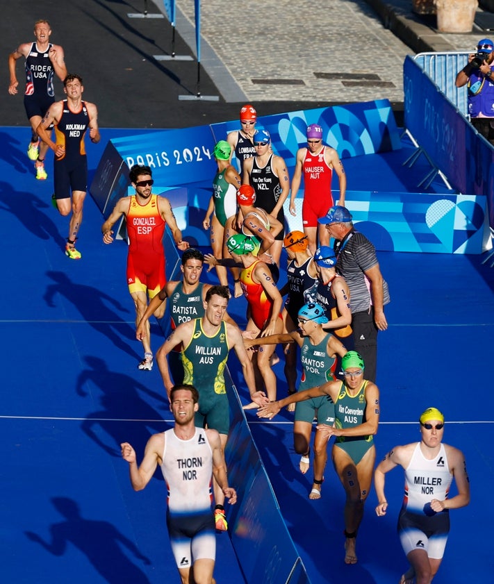 Imagen secundaria 2 - Momentos de la competición de Alberto González.