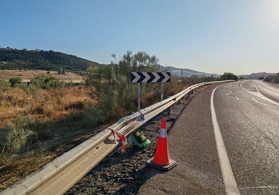 El lugar donde tuvo lugar en el accidente, en el kilómetro 5 de la A-356 que conecta Torre del Mar con Casabermeja.