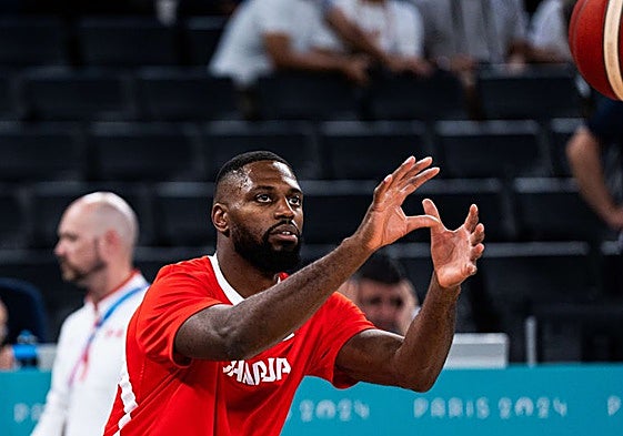 Melvin Ejim, durante un calentamiento en uno de los partidos de los Juegos.