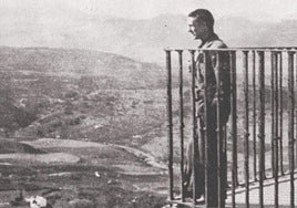 p En un balcón de la Alameda.