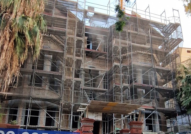 El edificio, en obras para habilitar 15 apartamentos de lujo.