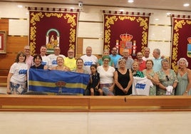 El alcalde y el concejal de Deportes con los peregrinos de Zapata.