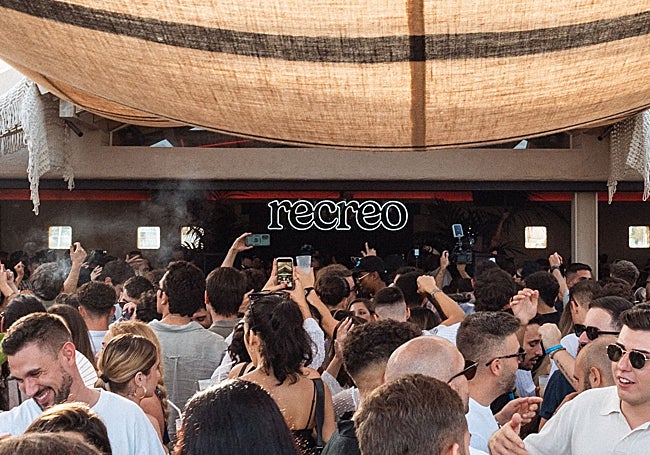 Una de las fiestas de Recreo en Silencio Beach Club.