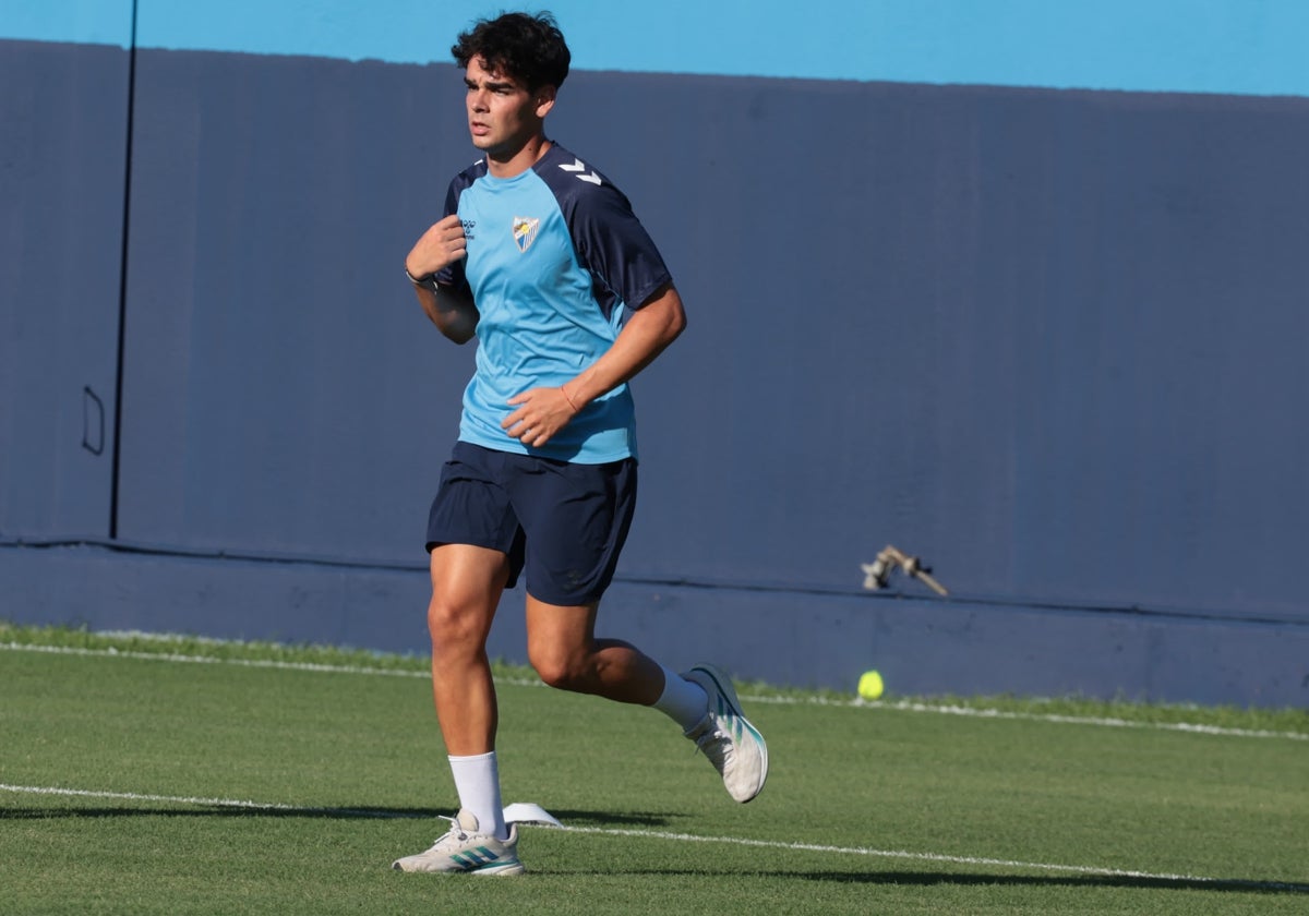 Andrés Caro, en un entrenamiento de pretemporada con el Málaga.