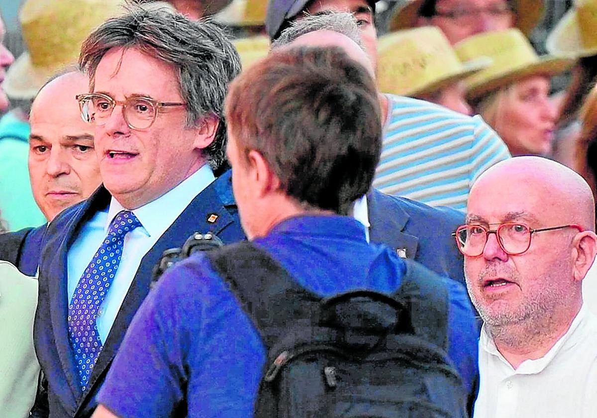 Carles Puigdemont, minutos antes de cachondearse del Estado huyendo a plena luz del día.