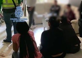 Imagen de archivo de la liberación de víctimas de trata con fines de explotación sexual en una operación policial de la UCRIF en Málaga.