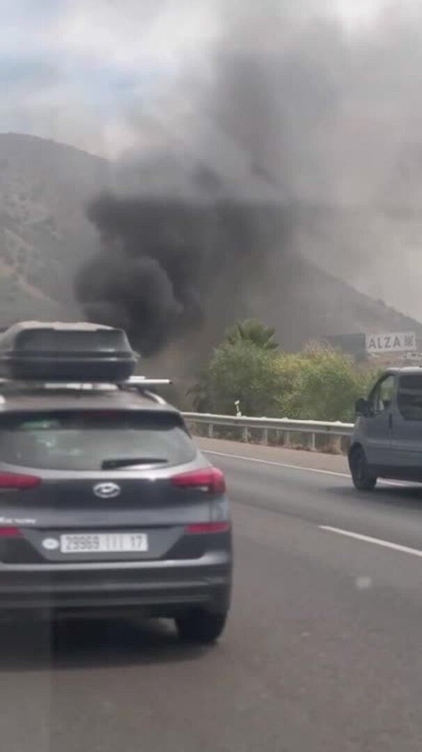 El incendio de un camión en A-7 a la altura de Benalmádena provoca retenciones en hora punta