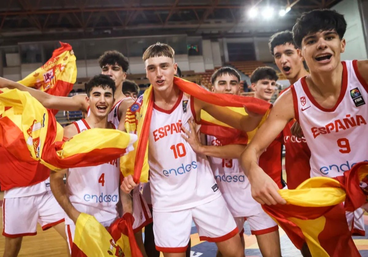 La selección española sub-16 celebra en Grecia su pase a la final del Europeo.