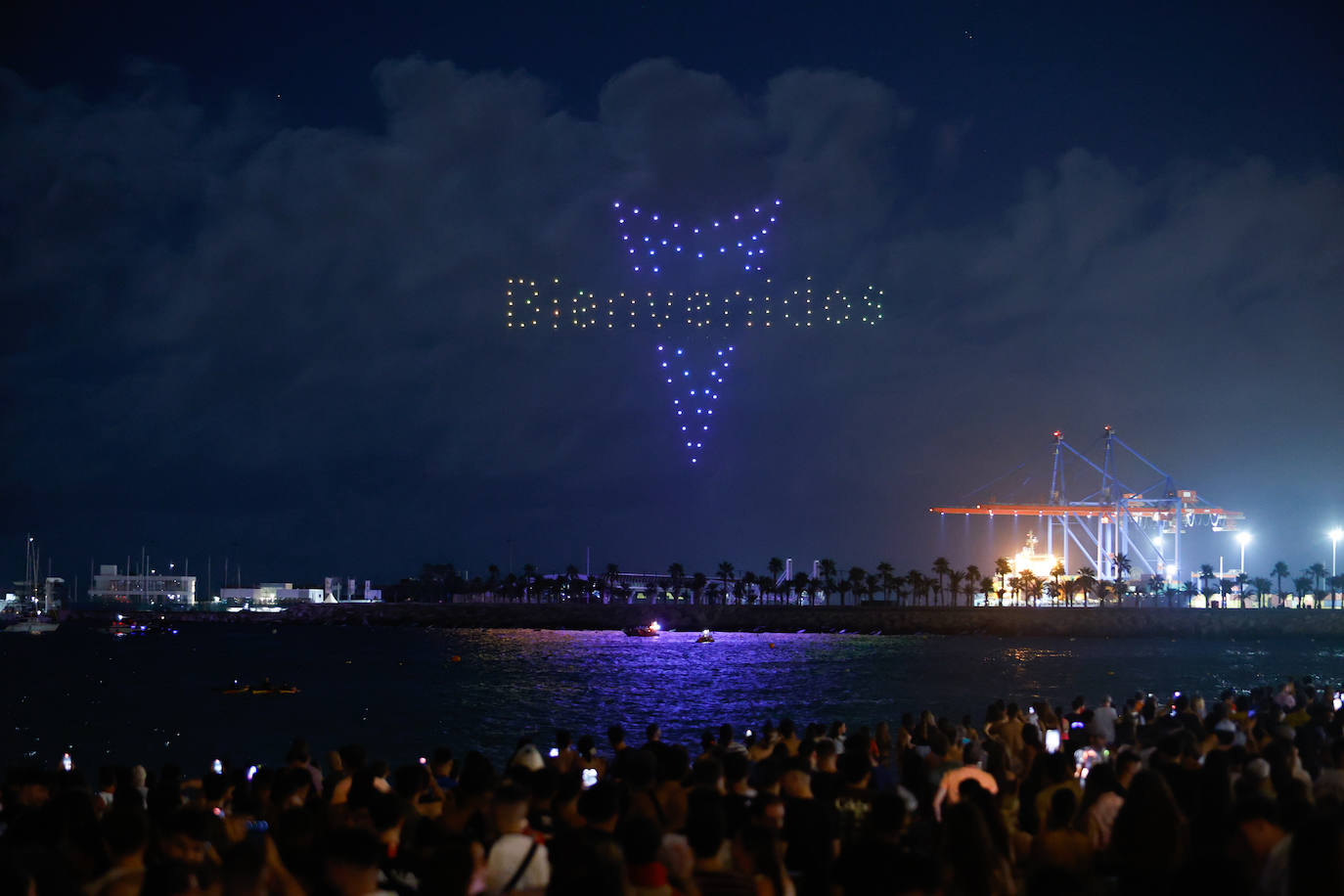 Espectáculo de drones y fuegos artificiales de la Feria de Málaga 2024