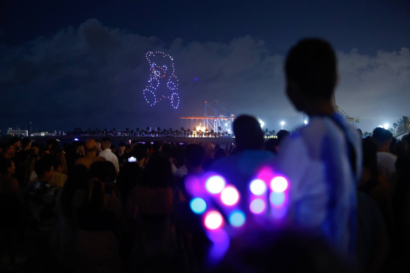 Espectáculo de drones y fuegos artificiales de la Feria de Málaga 2024