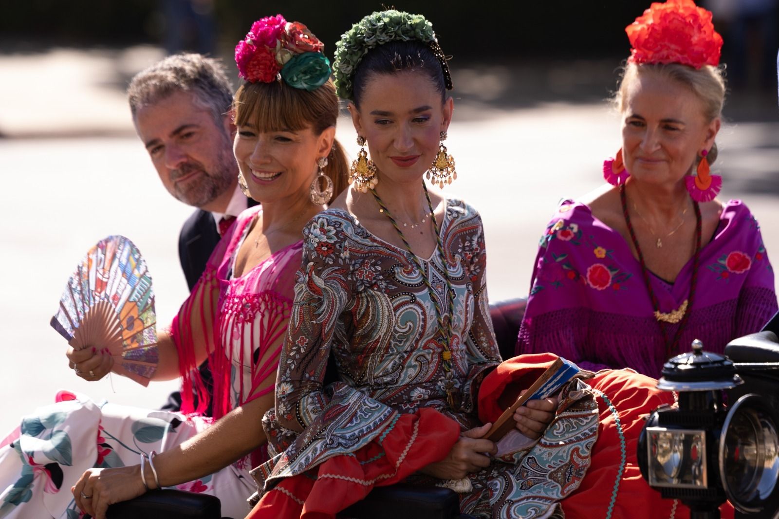 La romería a la Victoria abre la feria de día de Málaga con Manuel Sarria como abanderado. Una multitud arropa la tradicional peregrinación hacia la basílica