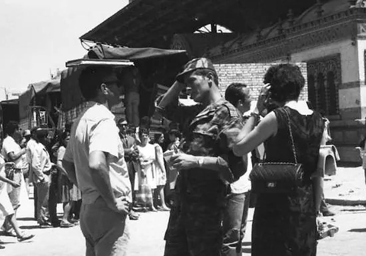 El actor Alain Delon, durante el rodaje en el Mercado de Salamanca de El Molinillo de 'Mando perdido'.