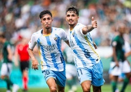 Kevin celebra el golazo conseguido en el campo del Ferrol en un un fuerte disparo.