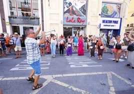 Este martes se seguía disfrutando en la calle, pero lejos de esas imágenes de los mogollones de personas