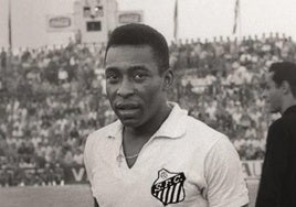 Pelé, en La Rosaleda hace 57 años.